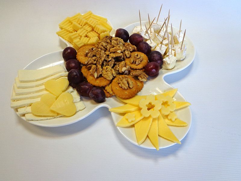 Сырные тарелки оформление на праздничный